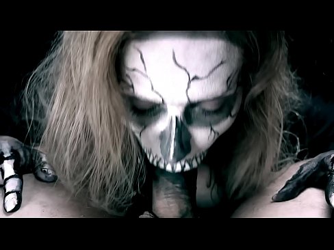 ❤️ Demoniczna dziewczyna ssąca kutasa swoimi czarnymi ustami i połykająca spermę. ❌ Super porn at us ️❤